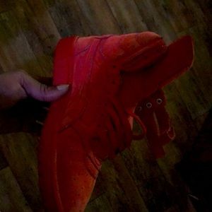 Used 2 times very CLEAN , original pumas all Red